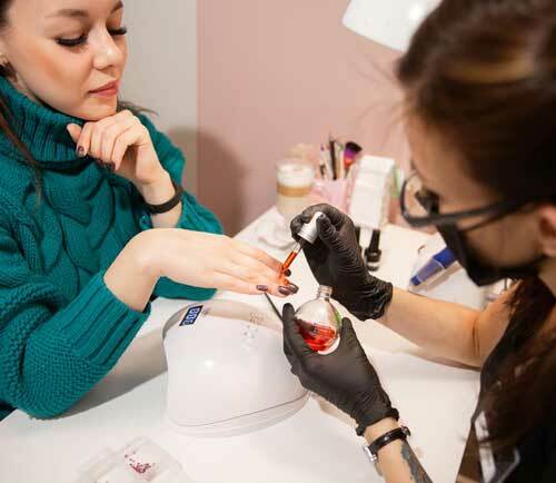 <span style="font-weight: bold;">Маникюр и Педикюр</span>